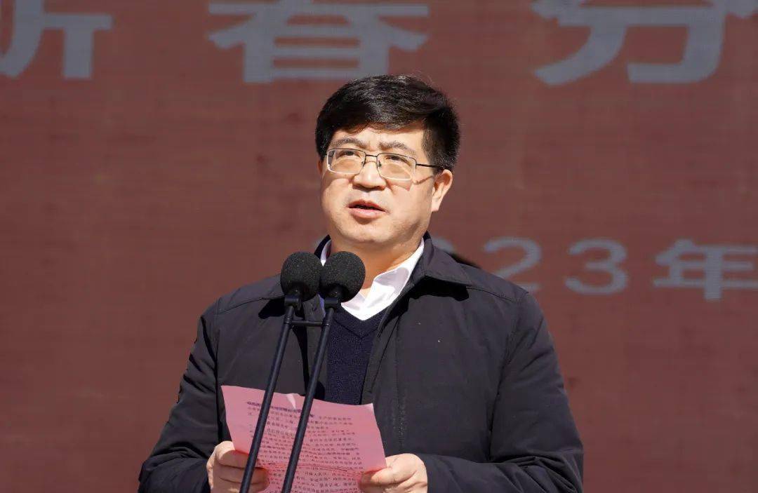 胡安元宣布蕲春县2023年一季度重大项目暨石鼓冲绿色建材基地项目开工