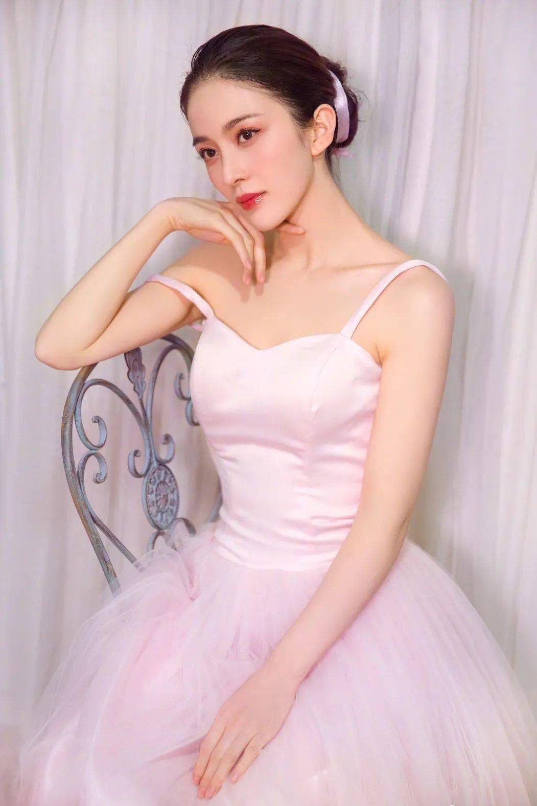 想当年她也靠着美貌出过圈_樱子_爱情_时期