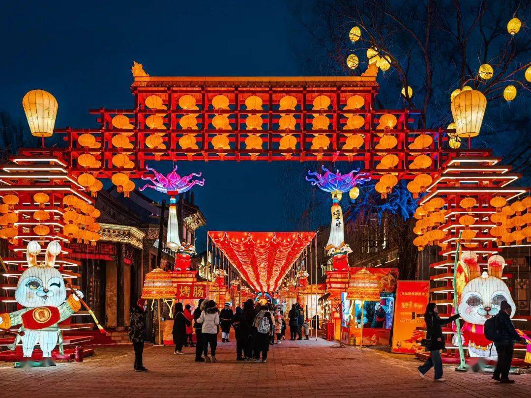 元宵佳节期间"车多人密"大家一定游玩时要注意