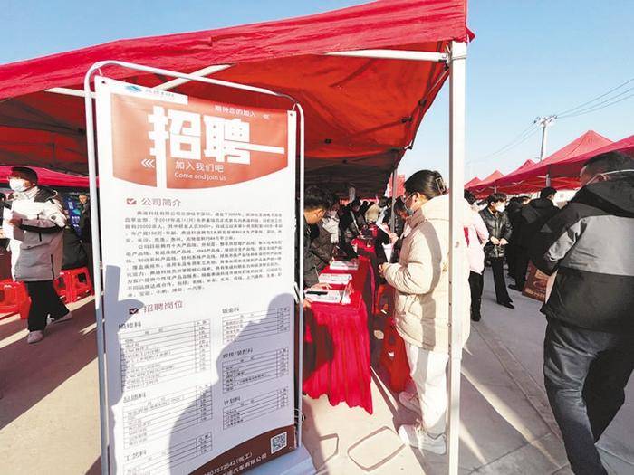 企業緊鑼密鼓“搶人” 求職者留鄉意愿增強