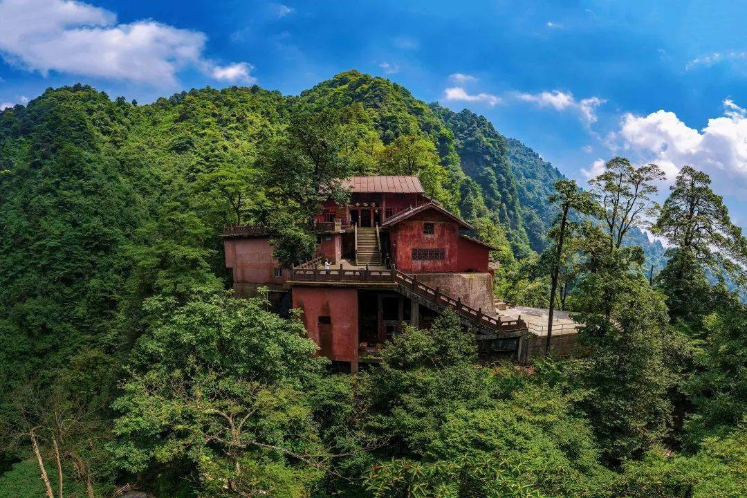 峨眉山"遇仙寺"名字的来历,原来有这么一段传说!_老人_山坡上_文化