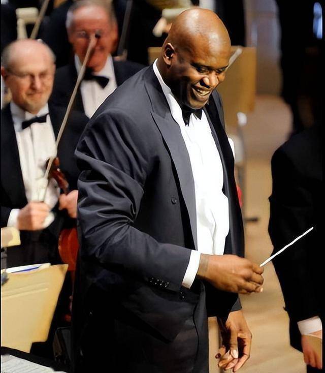 平常的物件到奥尼尔手里都缩小!