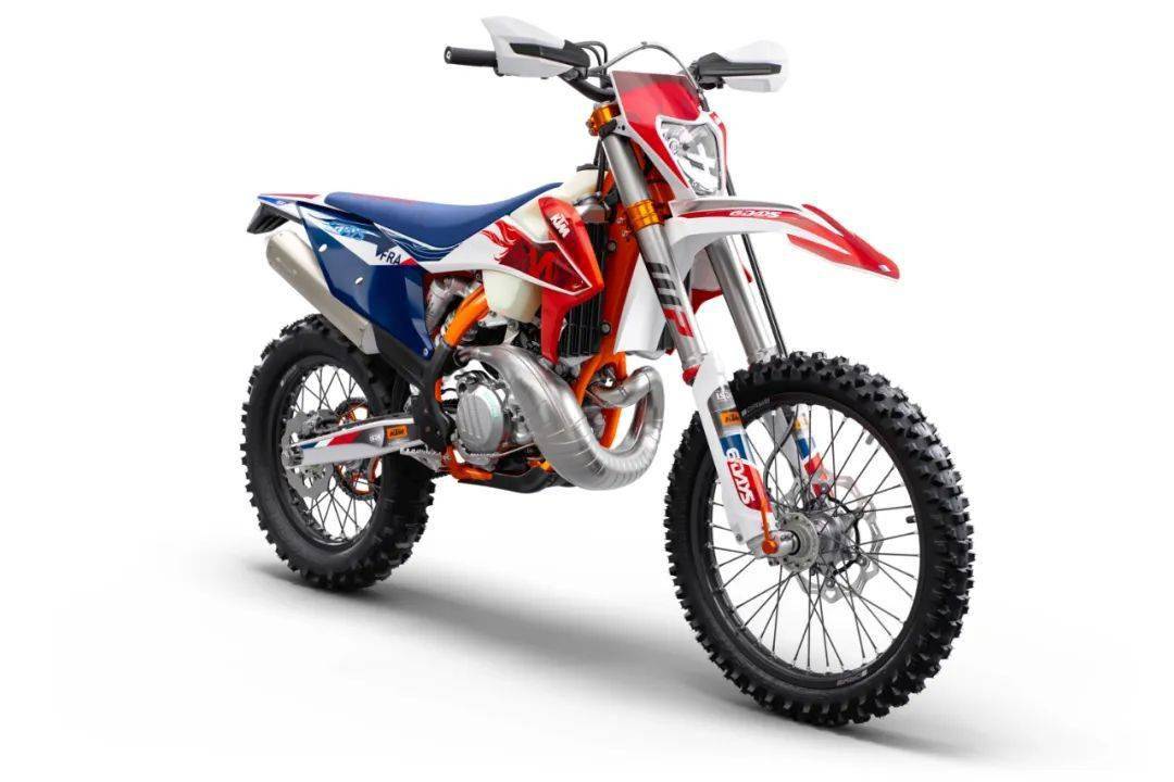 ktm 350 exc-f 六日版相比于2冲程的300exc-tpi,单缸四冲程的350 exc