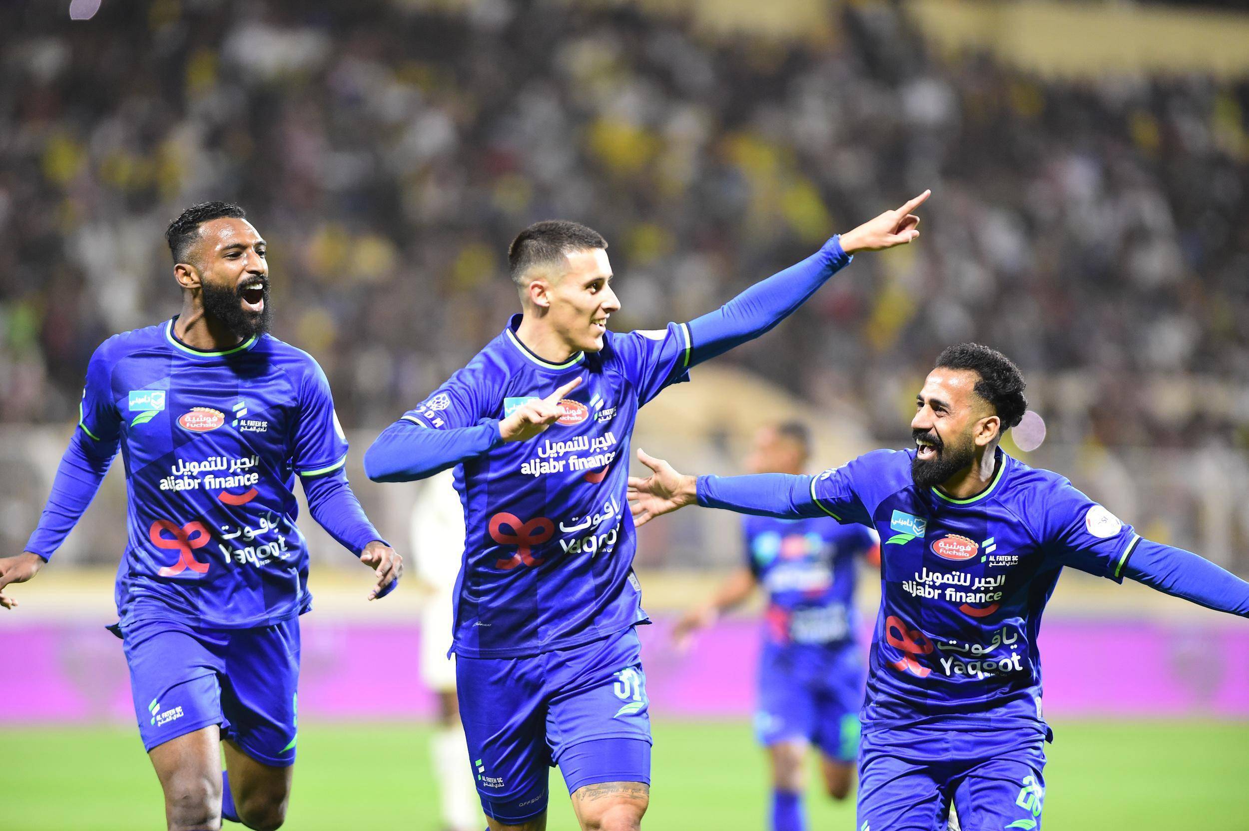 c罗逆境救主,10人利雅得胜利客场2-2平_塔利斯卡_进球_征服