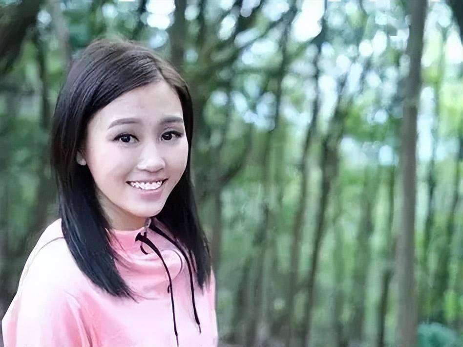 心情不受影响出席聚会,被指身材发福_苏韵姿_熊心如_离开