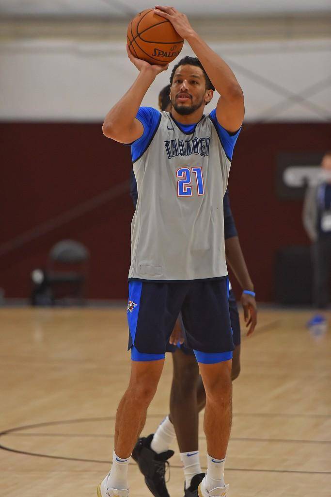 是否想重返nba?罗伯森:如果不想的话 我就不会踏上球场