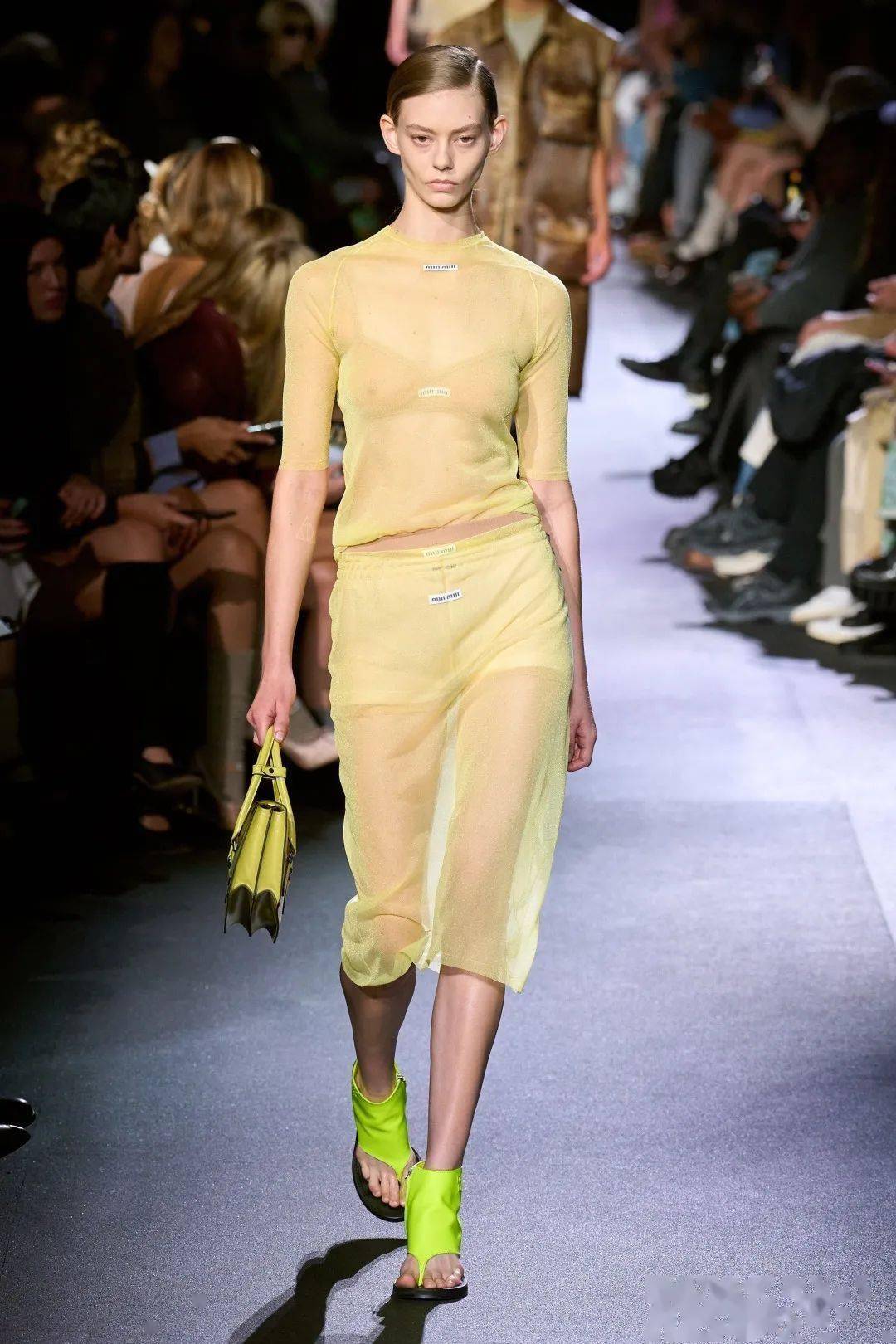 (2023s/s秀场薄纱面料分析)_网络_时尚_微信