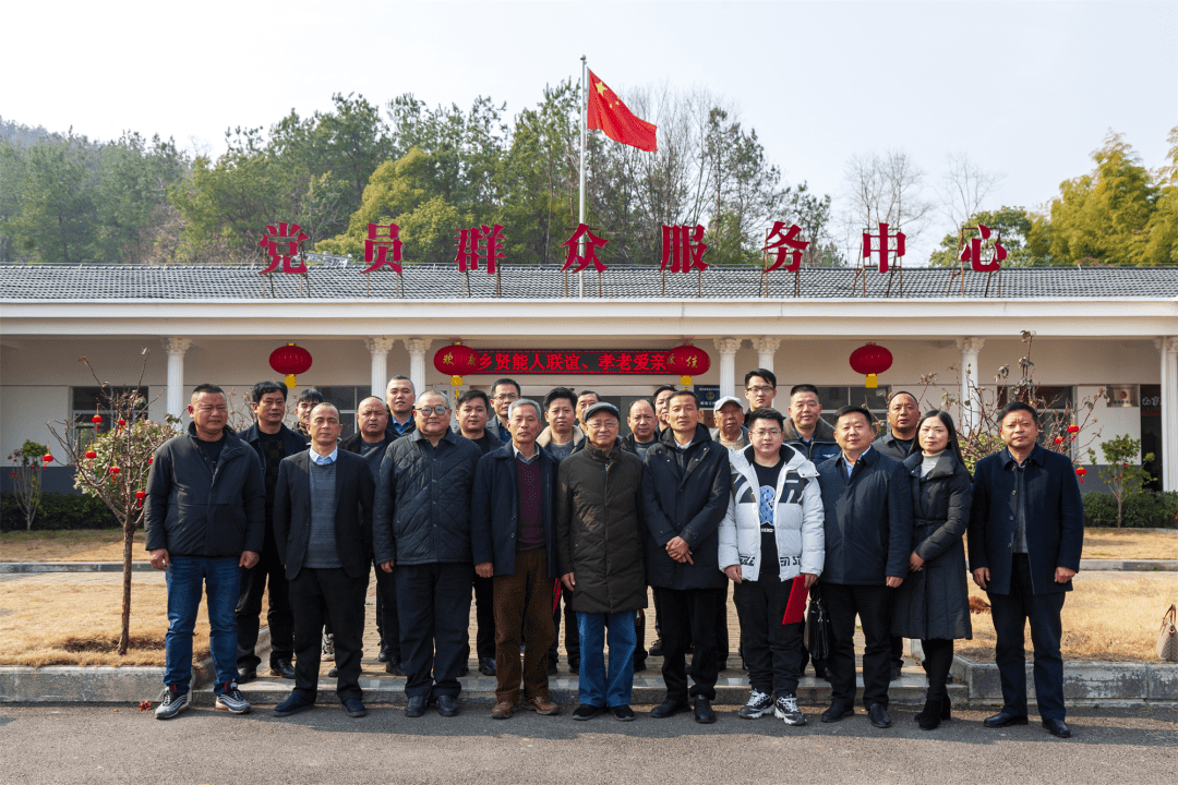 团风县委政法委副书记欧建刚介绍说,牛车河村是团风县委政法委美好