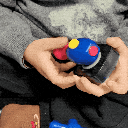 可以进一步锻炼手部力量,「拧水龙头」「插卡」等玩法还能帮助宝宝