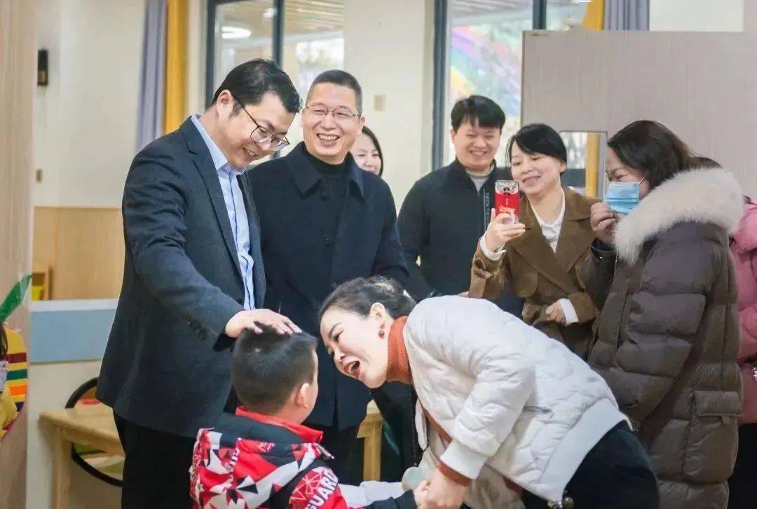 来到兴国县第七小学,思源实验中学和埠头小学,刘文同