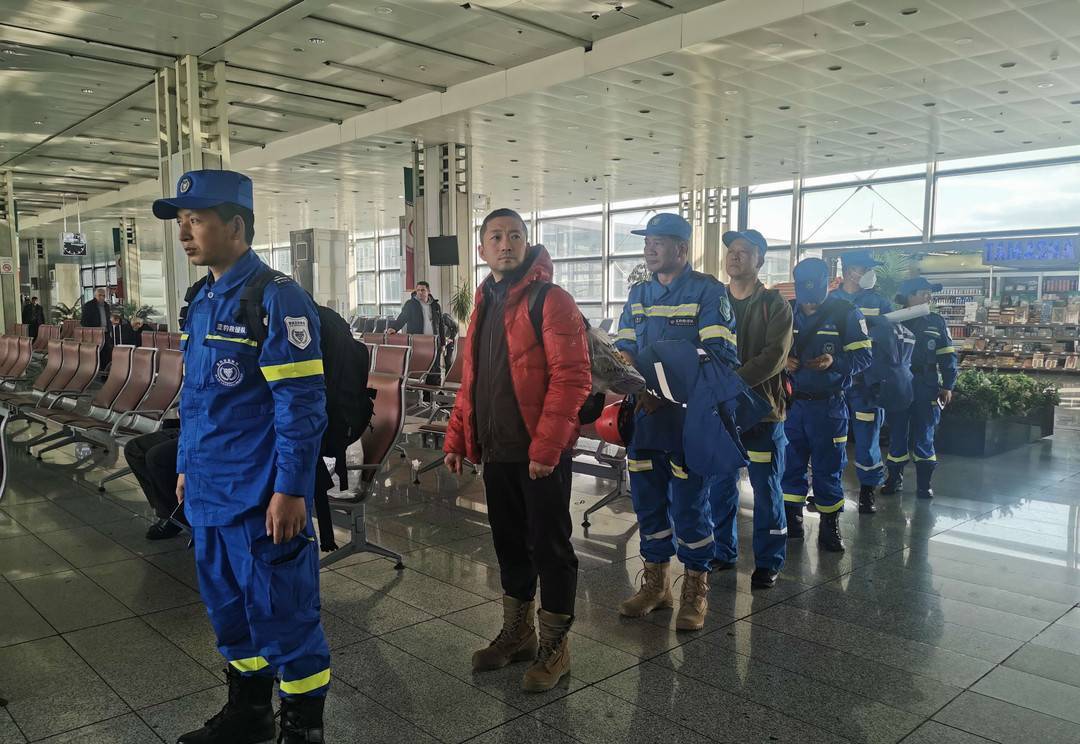 雷波县防震减灾服务中心介绍,2月9日22时30分,雷波县蓝豹救援队邝文学