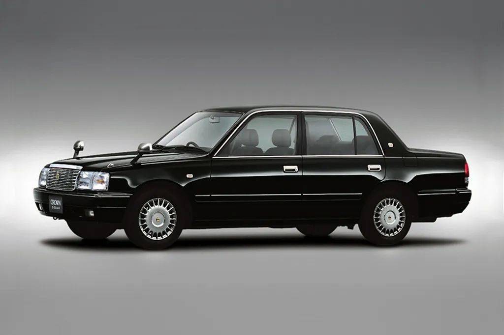 完美诠释什么叫开不坏的丰田,tlv的丰田皇冠comfort和sedan模型试玩