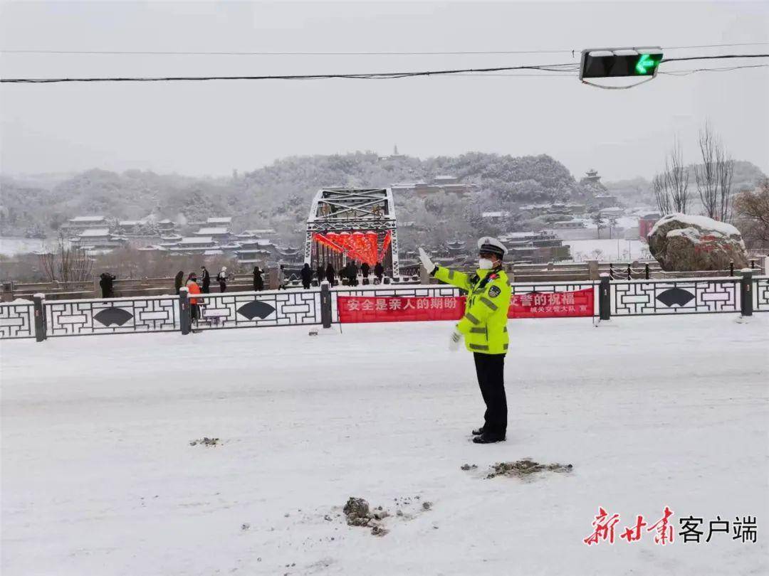 今天降雪持续！甘肃多地发布暴雪+道路结冰双预警！最新路况→