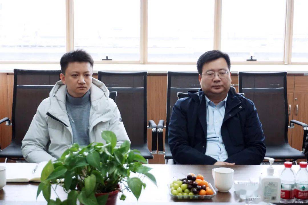 恒达集团创始人李东法在座谈时对中原银行许昌分行长期的大力支持表示