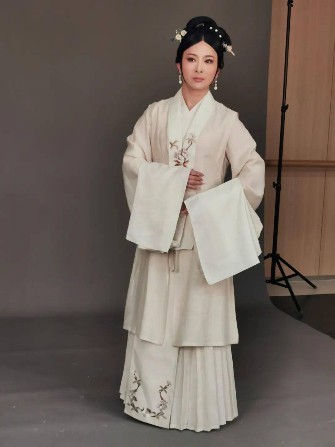 【文化绍兴】庞丽丽:用服饰展现戏曲之美(完整版)_工艺美术_传承_设计