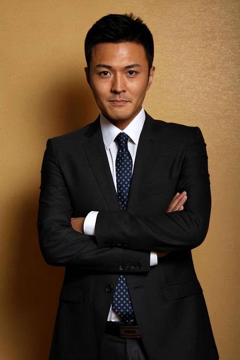 于小伟:和高圆圆恋爱,出道23年不火,娶平凡妻子也幸福_母亲_人生_父母