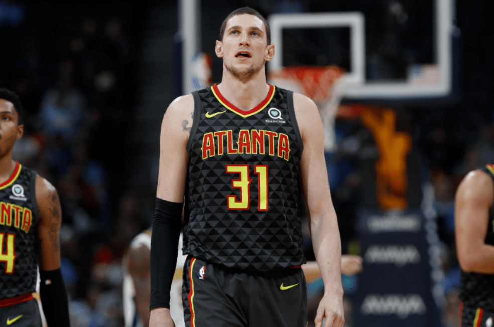 四次可以离开,但每一次他都选择留下_斯卡拉_雷霆_交易