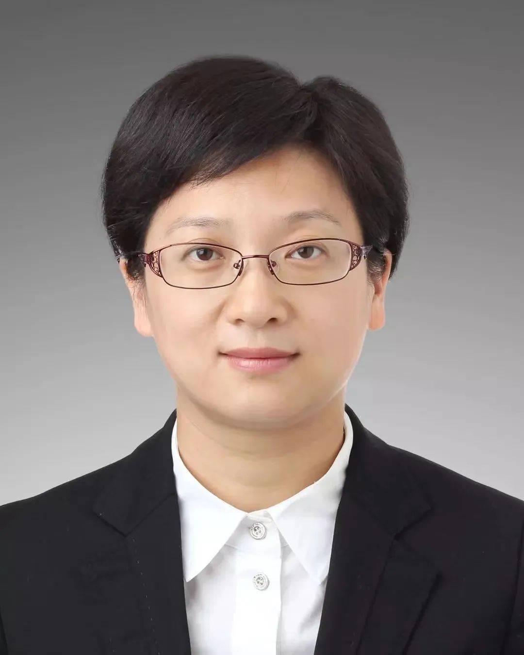 潘超英,女,汉族,1977年5月生,中央党校大学,中共党员,现任诸暨市委副