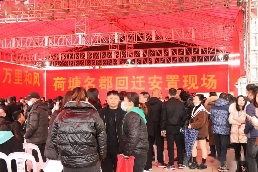 同月荆溪镇融基厚屿龙山苑安置房小区回迁选房;去年8月,上街镇青州村