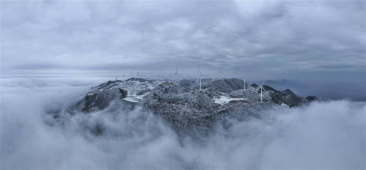 雲臺荒風電場位於宜昌市秭歸縣,長陽縣交界之地,最高海拔2056米,平均