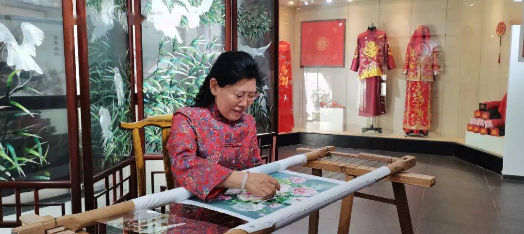 大冶刺绣非遗传承人刘小红,用40年告诉我们什么叫热爱!