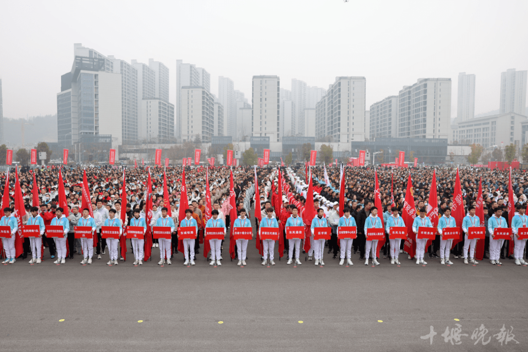 刚刚，一声令下！开跑！