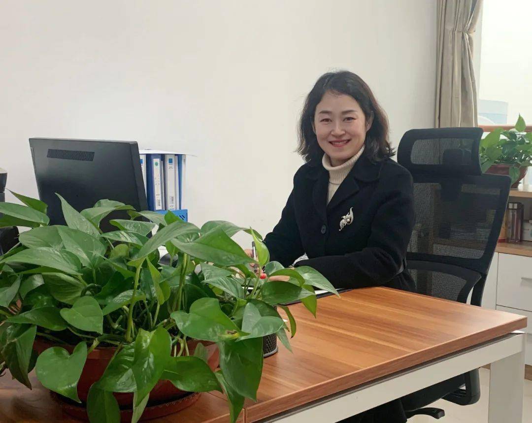 王彩霞,中共党员,山东省潍坊第四中学生物教师,2022级负责人.