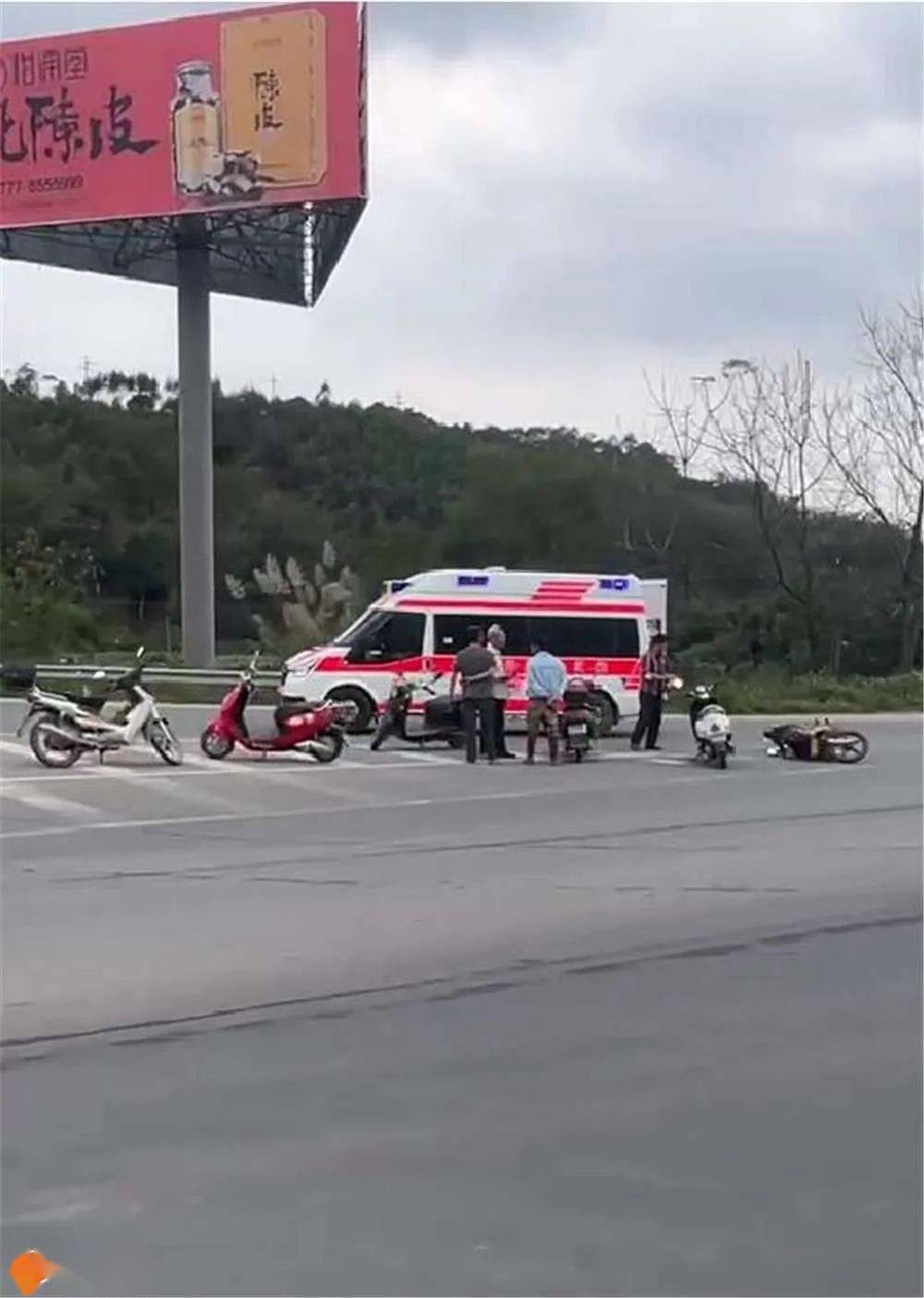 龙门高速路口发生车祸,这个路口确实有点危险._检查_浦北县_通告