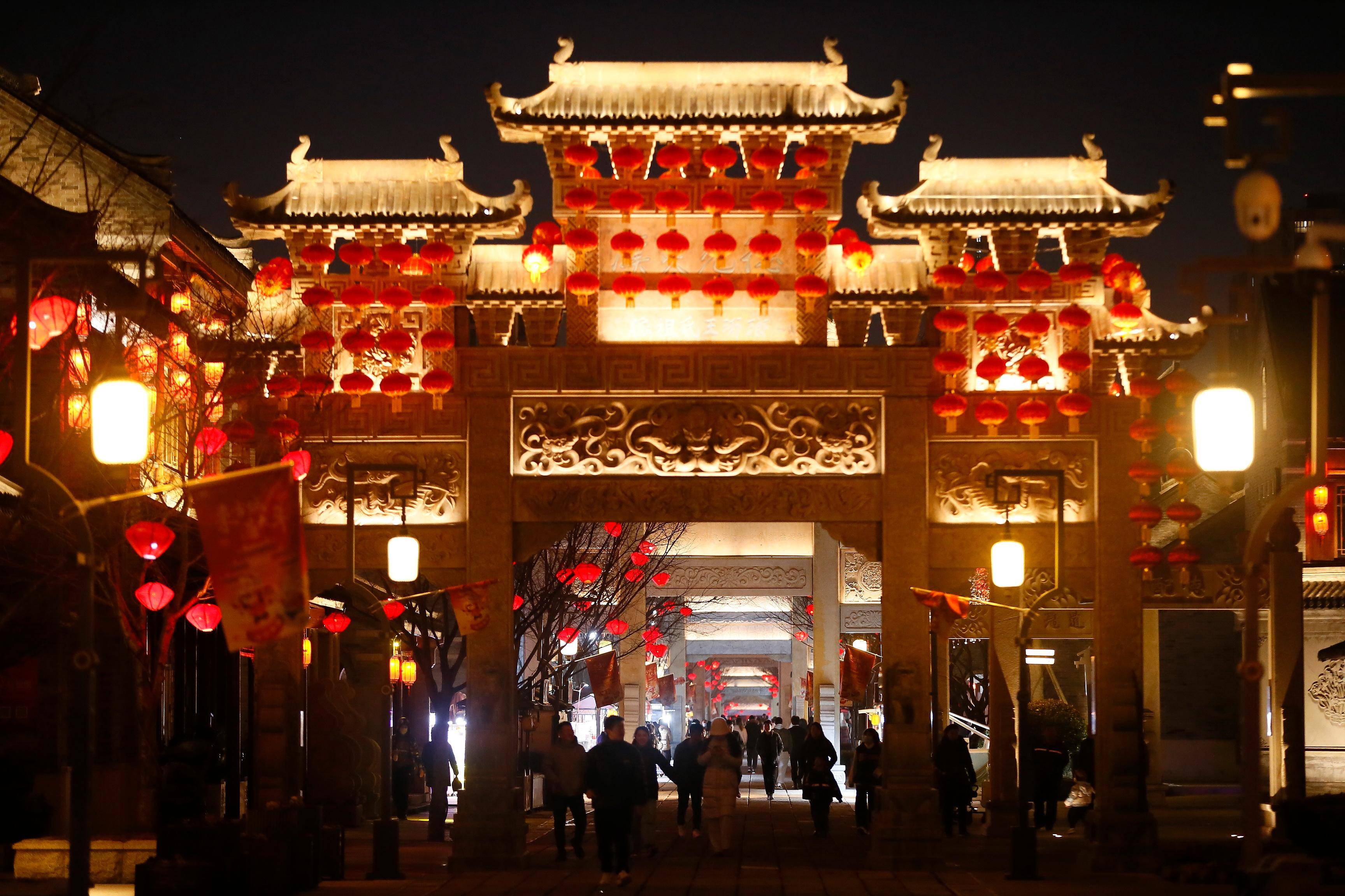 夜幕降臨,位於山東省青島市的即墨古城流光溢彩,夜景如畫.