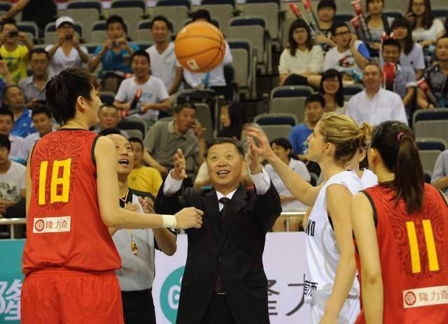 风波下的隆力奇老板：从捕蛇者到蛇王 曾花10