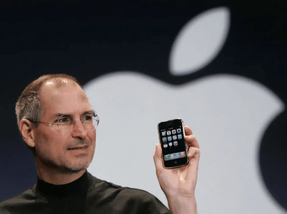 初代iPhone 15多年后拍出创纪录高价：是原价100多倍