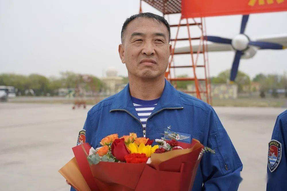 三十八载,完美挂靴_孙建_飞行员_海军航空兵