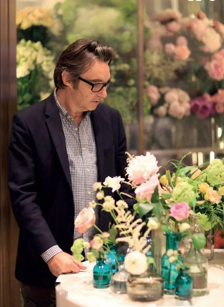 他是全世界"最花"的老头,300家店一夜倒闭,却成了