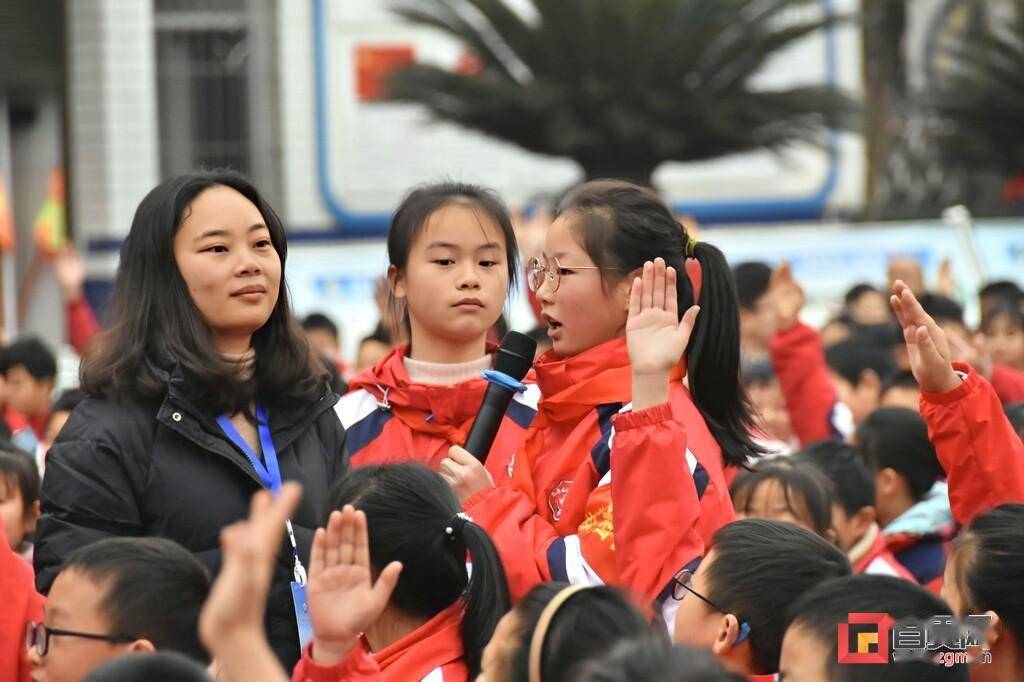 荣县长山镇小学校图片