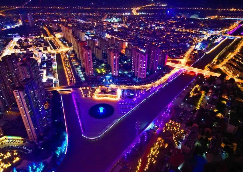 如东绕城河夜景如画.人民网记者 王继亮摄如东绕城河夜景流光溢彩.
