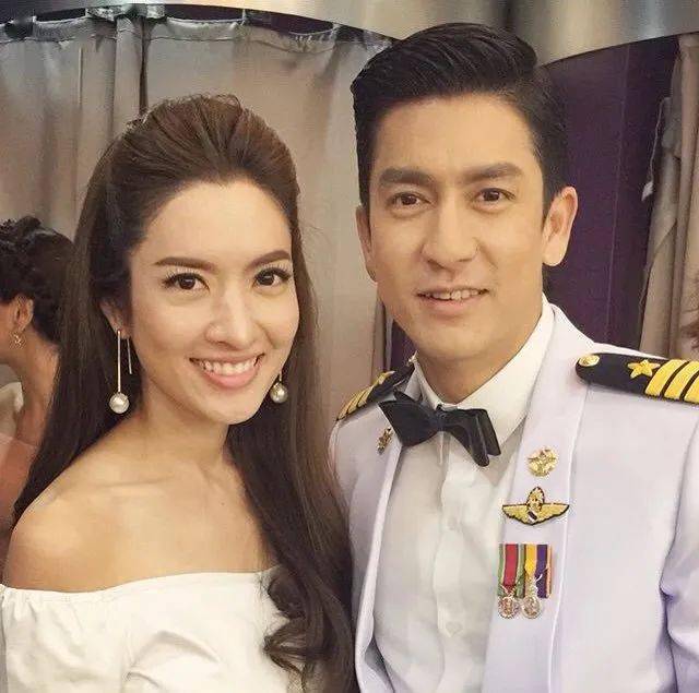 除了剧情吸引人之外,男主tik jesdaporn和女主aff taksaorn的化学反应