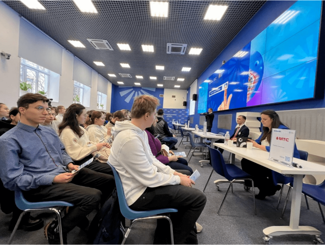 招聘会,职业培训和商业游戏:俄罗斯人民友谊大学学生 "未来职业日"