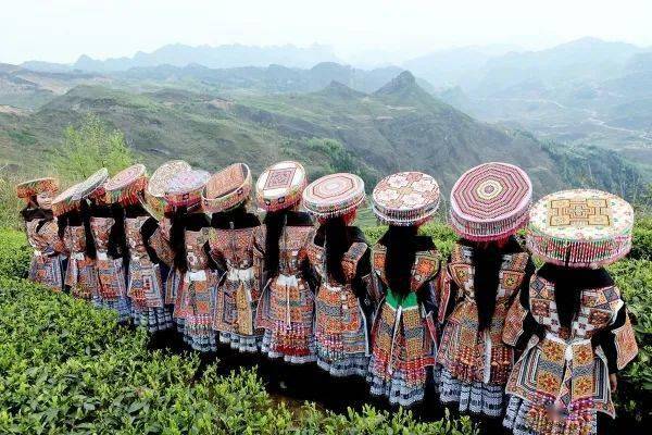 "四印苗"服饰流传于北盘江流域的晴隆县,六枝特区等苗族聚居村寨,晴隆