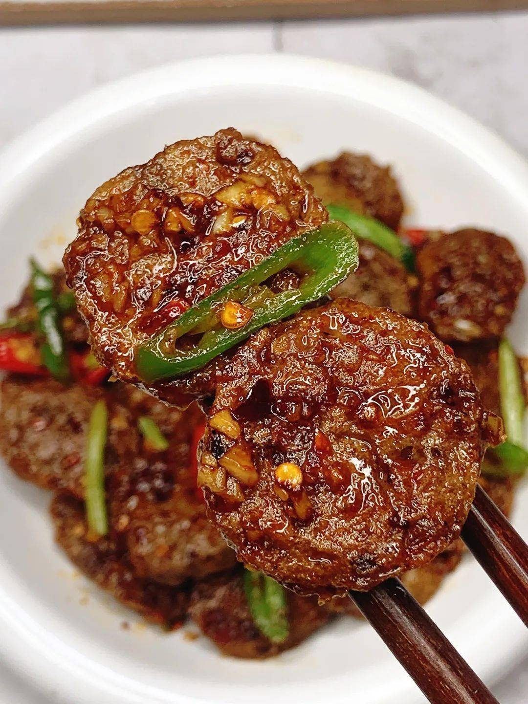 在亲戚家吃过,被惊艳到了!香辣爆炒牛肉丸