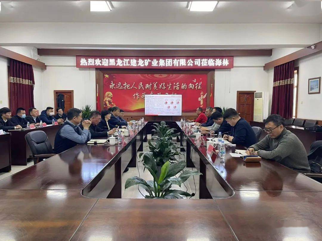 市领导邓利,温海波及相关人员参加洽谈会.