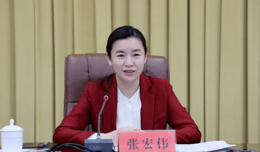 历任山东省社会主义学院副院长,党组成员;泰安市委常委,新泰市委书记