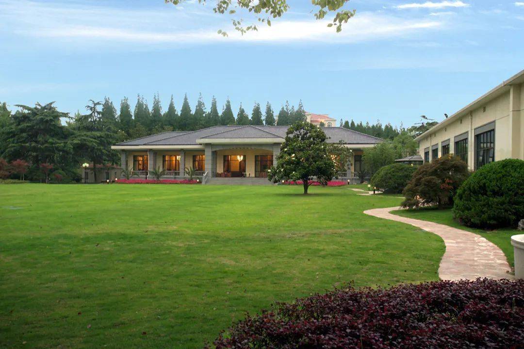 古北新区高雅地段,高端健身俱乐部,室内泳池,出行,购物,娱乐便利!