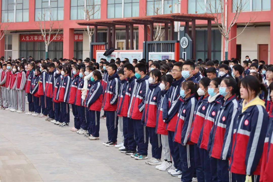 挺膺担当 追光而行——中卫市职业技术学校举行春季学期第二周升旗