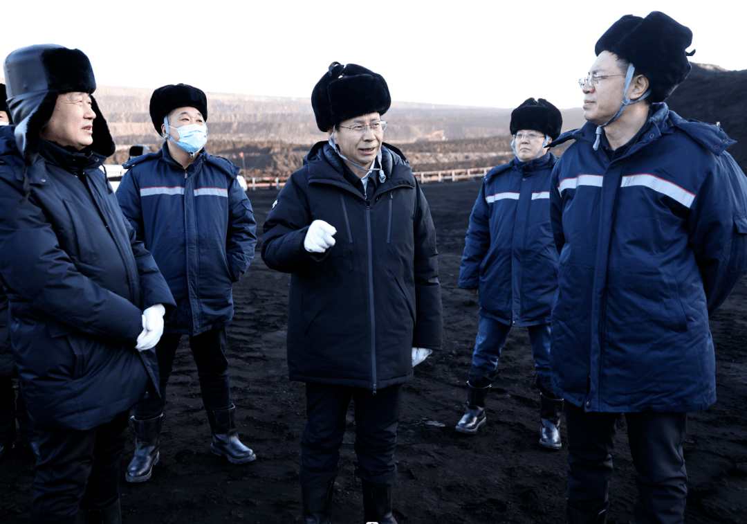 及永乾在伊敏露天矿调研检查安全生产工作时强调:时刻绷紧安全生产这