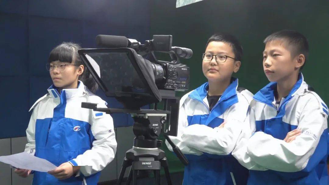 今年,我校选送的16位学生主持人作品中,周雨桐,王淇,张思源,刘宇繁,聂