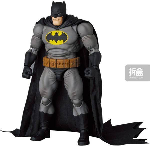 MAFEX 漫画版 暗中骑士归来 骑马蝙蝠侠 BATMAN 可动听偶