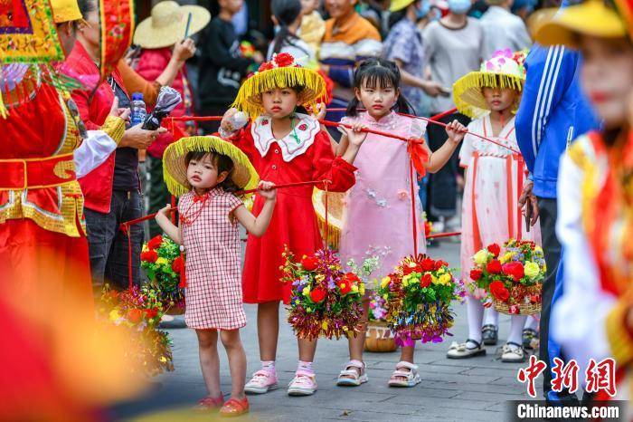 海口公众"拆军巡游"闹军坡 祭祀“岭南圣母”冼夫人