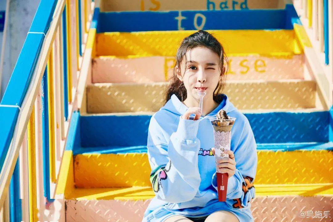 (图片来源:微博@吴施乐早春是奶油味儿的,是属于粉蓝色的浪漫与童话.