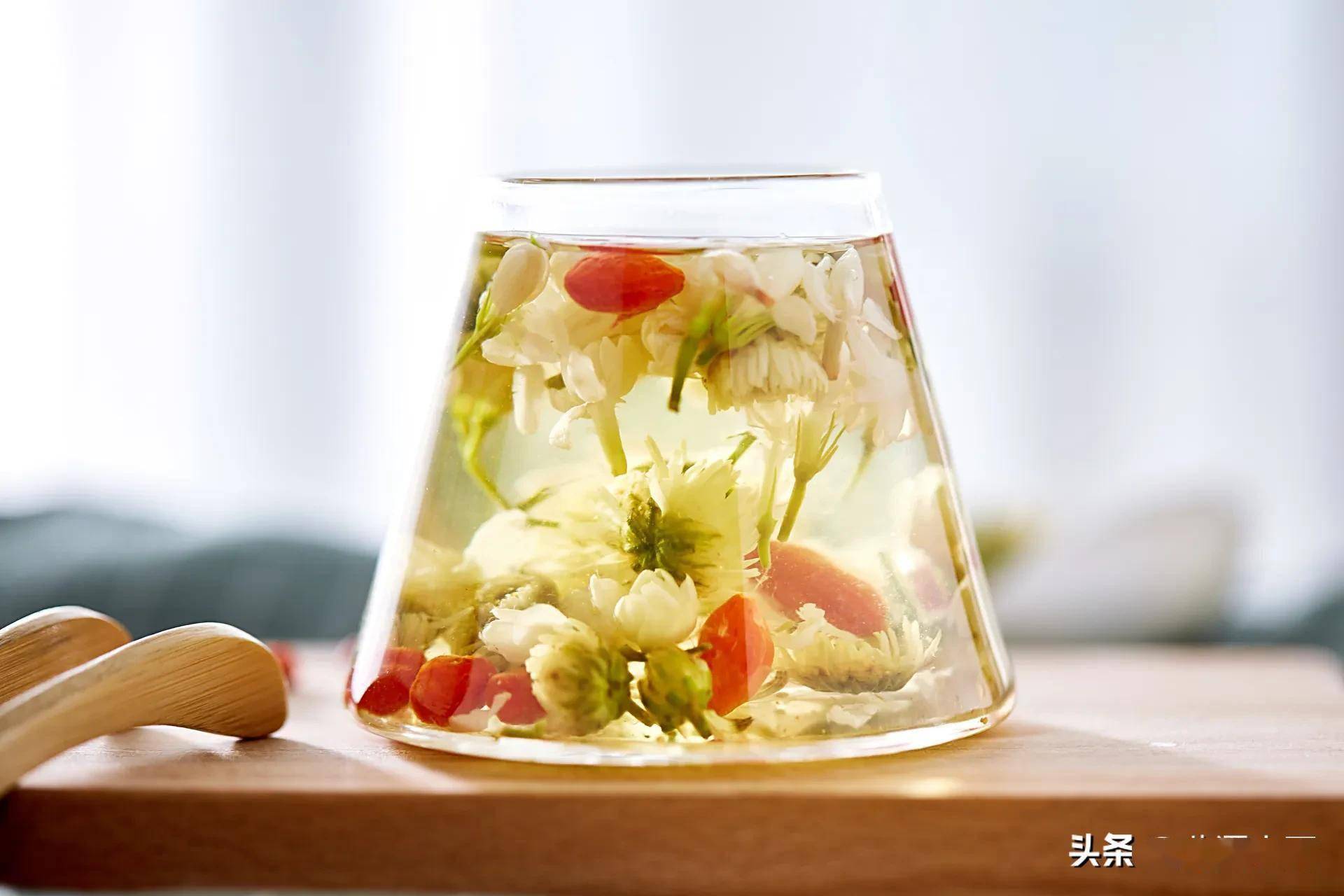 春饮花茶正当时,不管多么忙,记得要常喝4款花茶,解春困去春乏_金银花