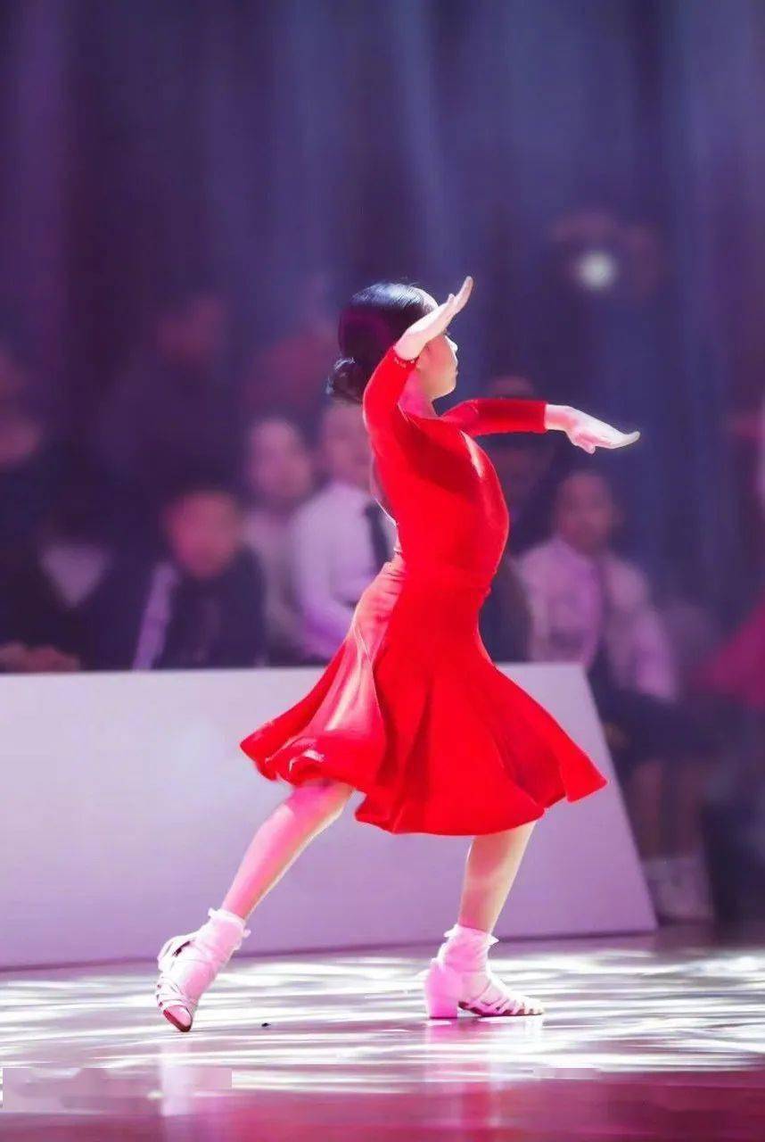 演员孙俪晒女儿舞蹈比赛分享学舞心得,唯有热爱和坚持才能成功_孩子